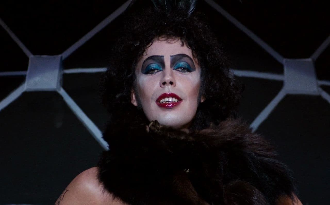 Tim Curry en un fotograma de 'The rocky horror picture show', el musical de 1975 dirigido por Jim Sharman