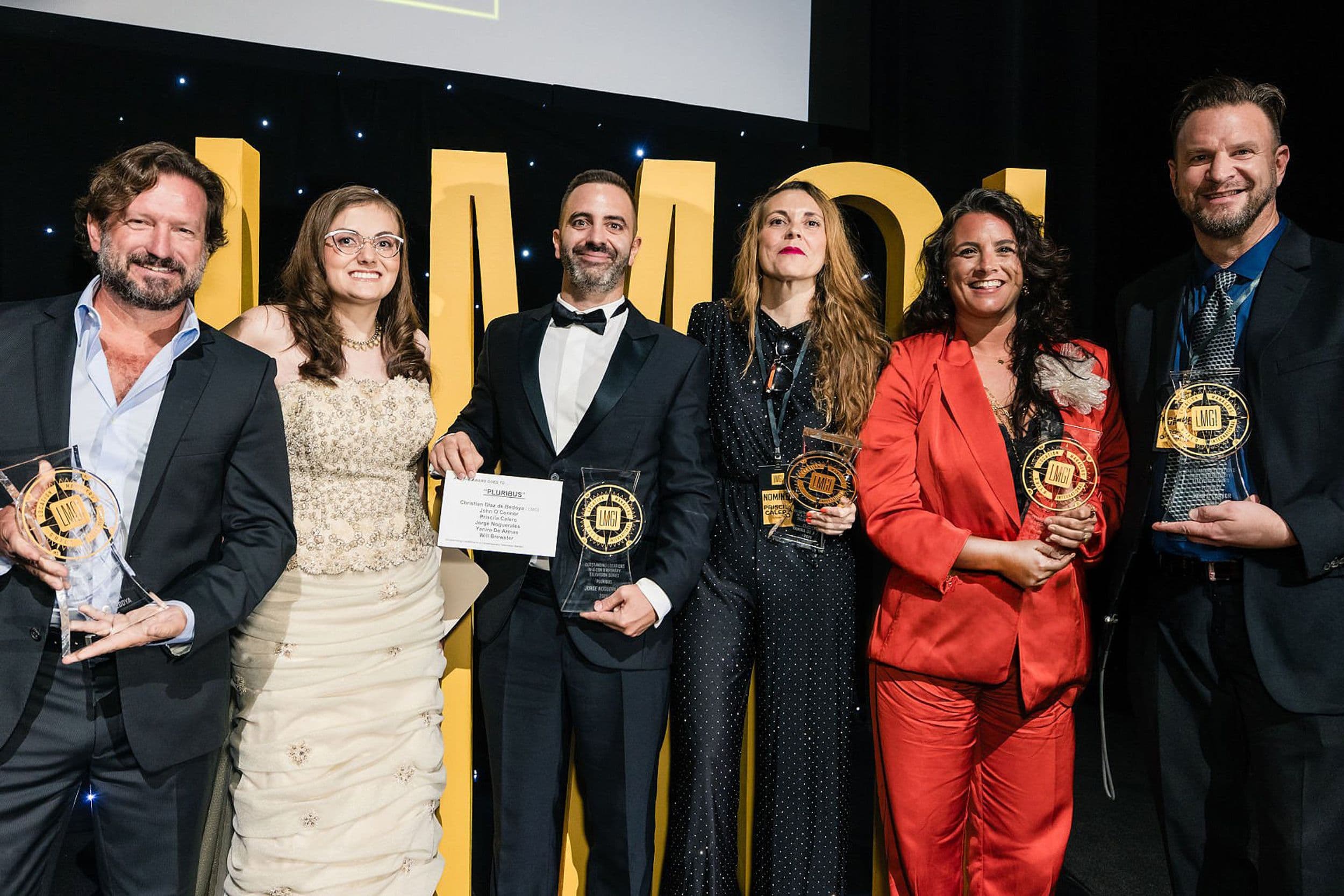 El localizador Jorge Noguerales (tercero por la izquierda), junto al resto del equipo de 'Pluribus', en los premios LGMI en agosto de 2026