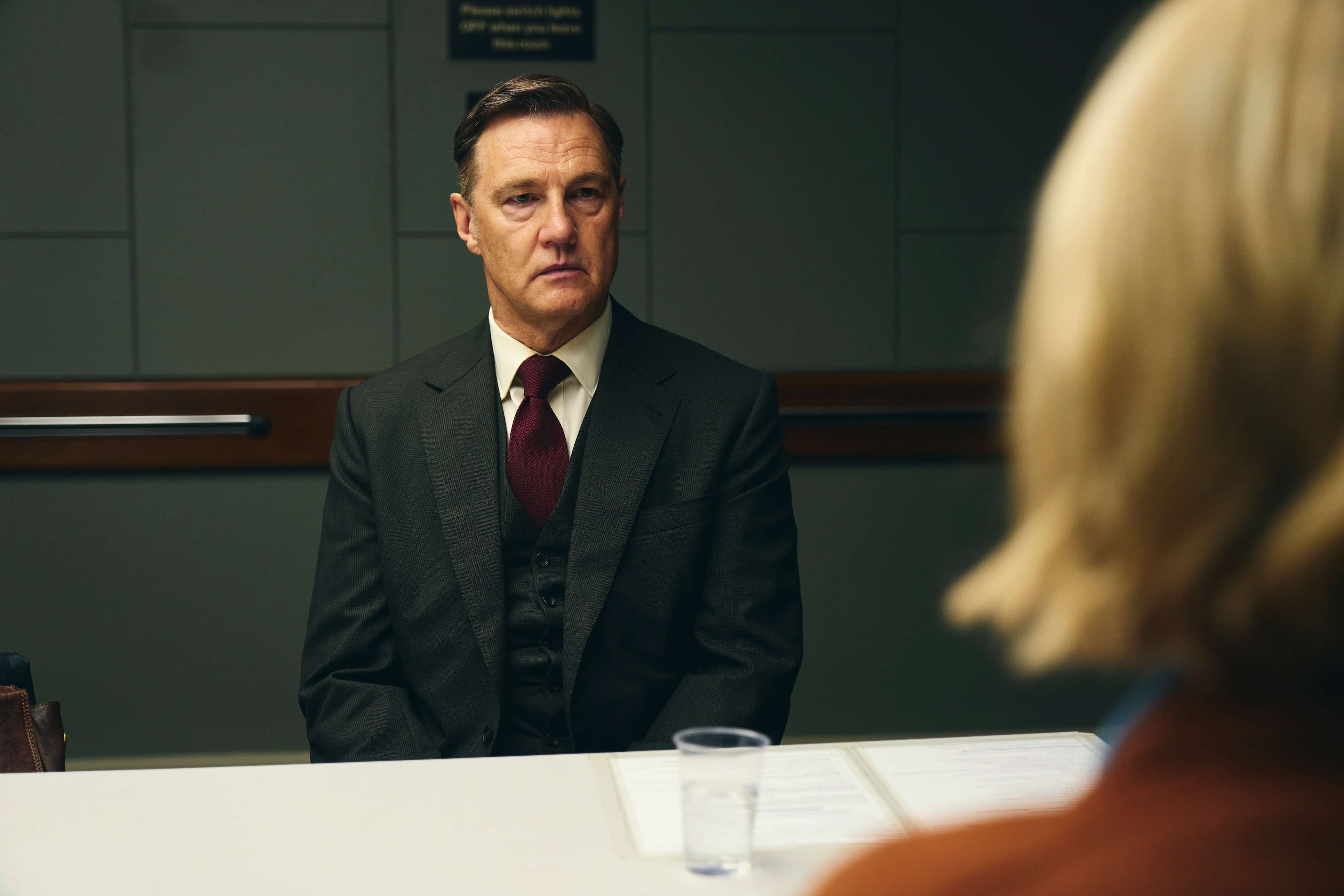El actor británico David Morrissey en un fotograma de la serie 'Gone' (2026), de George Kay