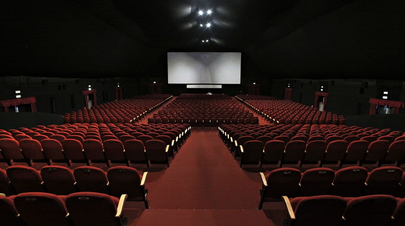 Una sala de cine espera a su audiencia