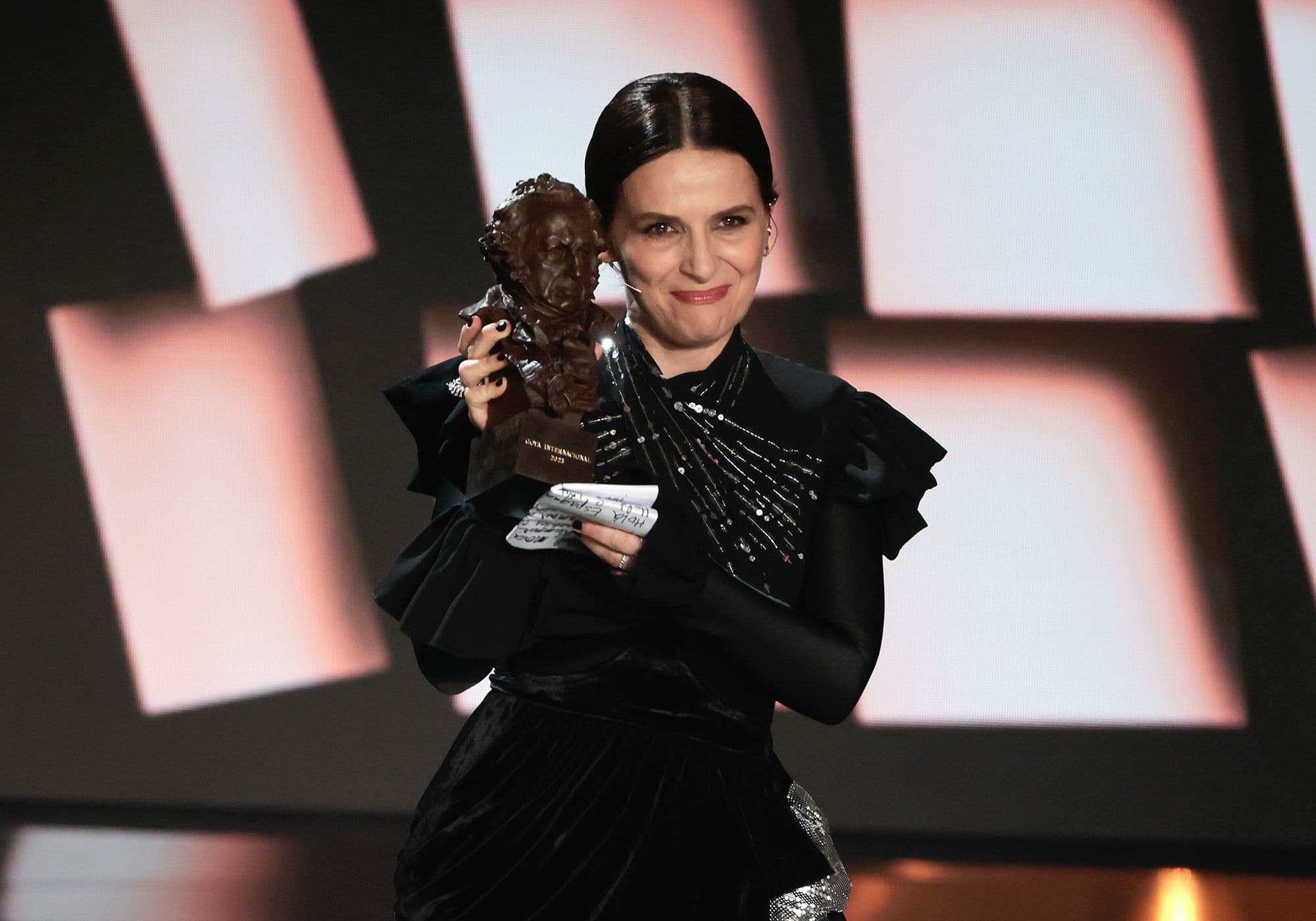 Juliette Binoche recogiendo su Goya de honor en Sevilla