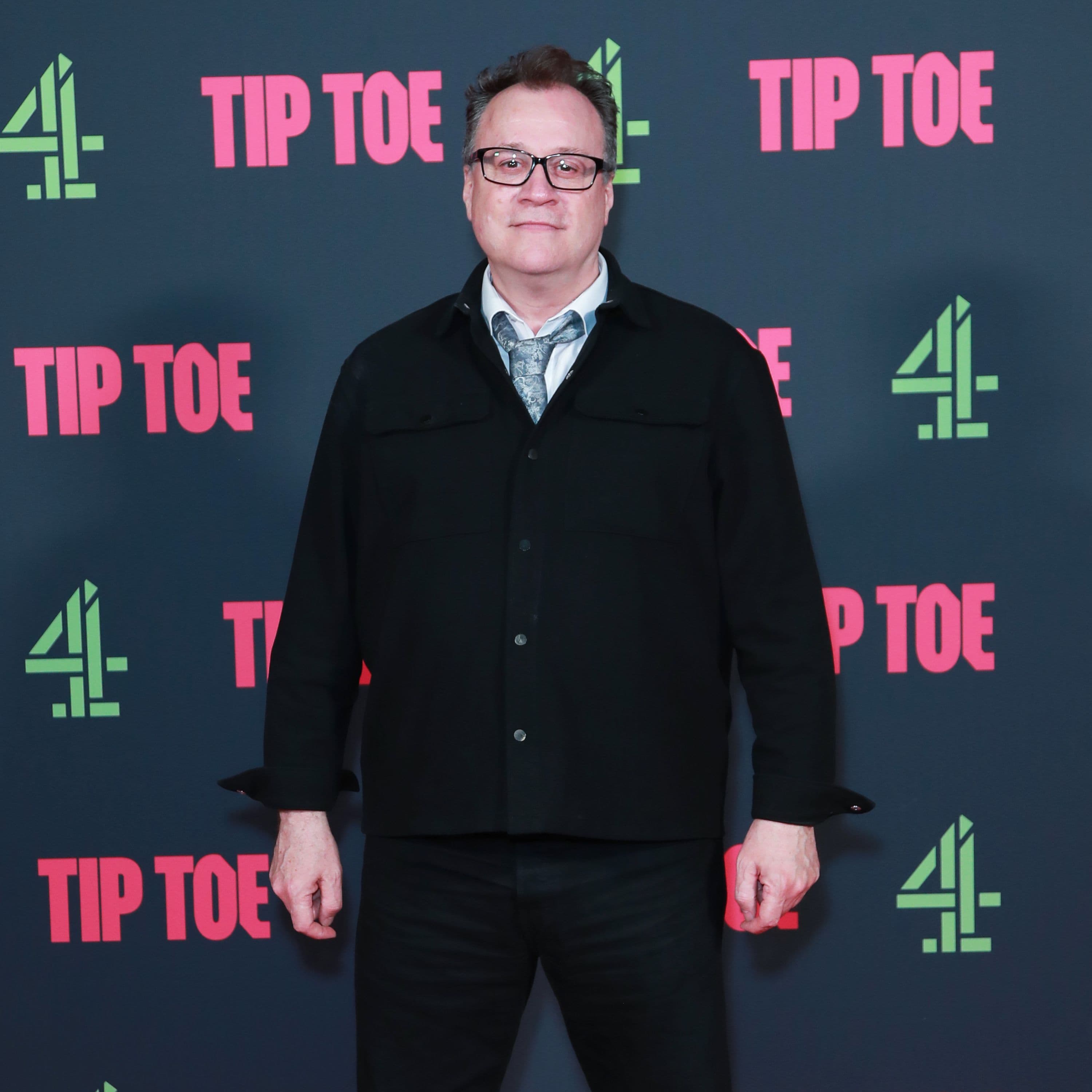 El guionista británico Russell T Davies en la alfombra de la premiere de 'De puntillas' en Londres en mayo de 2926