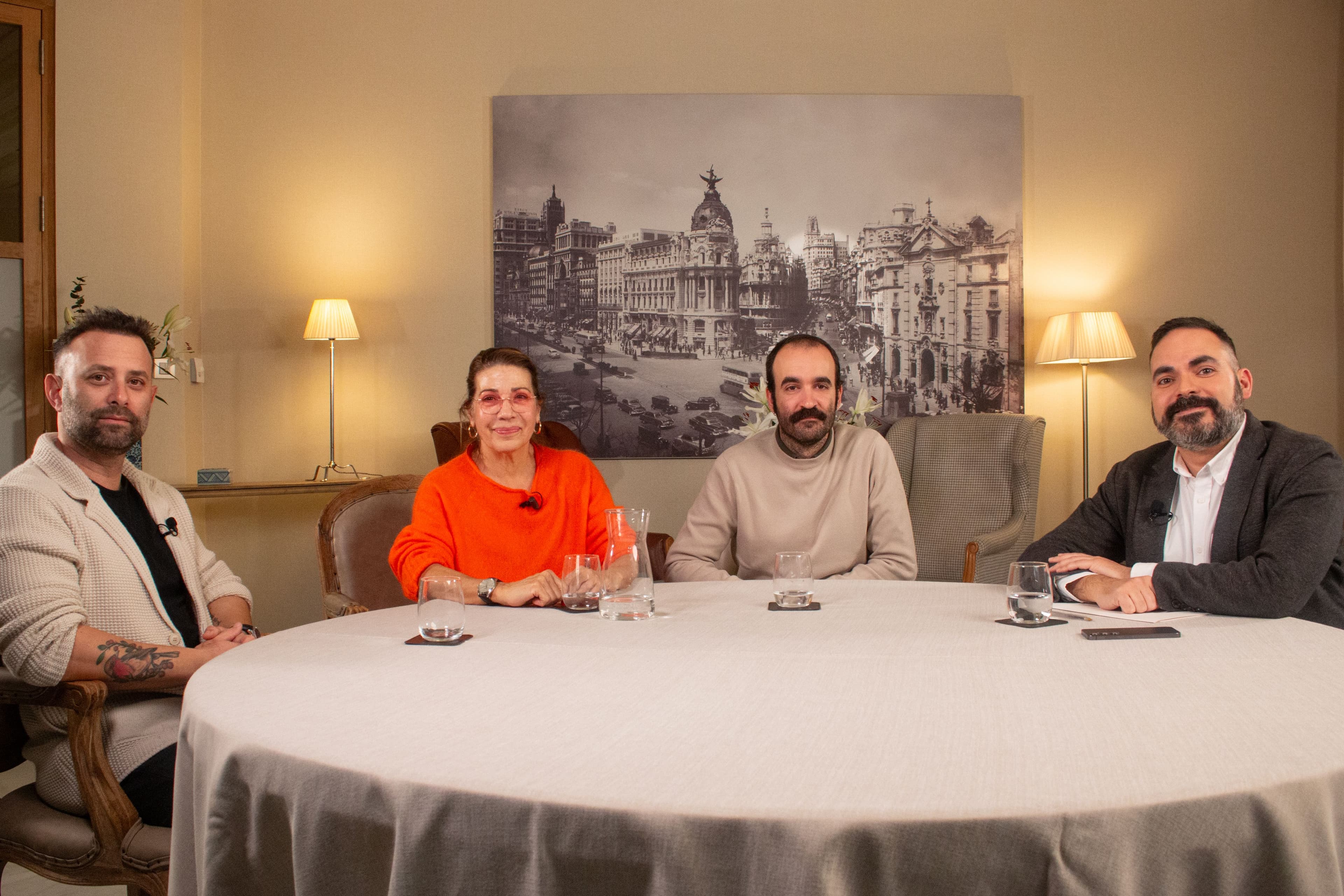 Toni Carrizosa, Emma Vilarasau y Edu Sola, equipo de 'Casa en llamas', en entrevista con David Martos