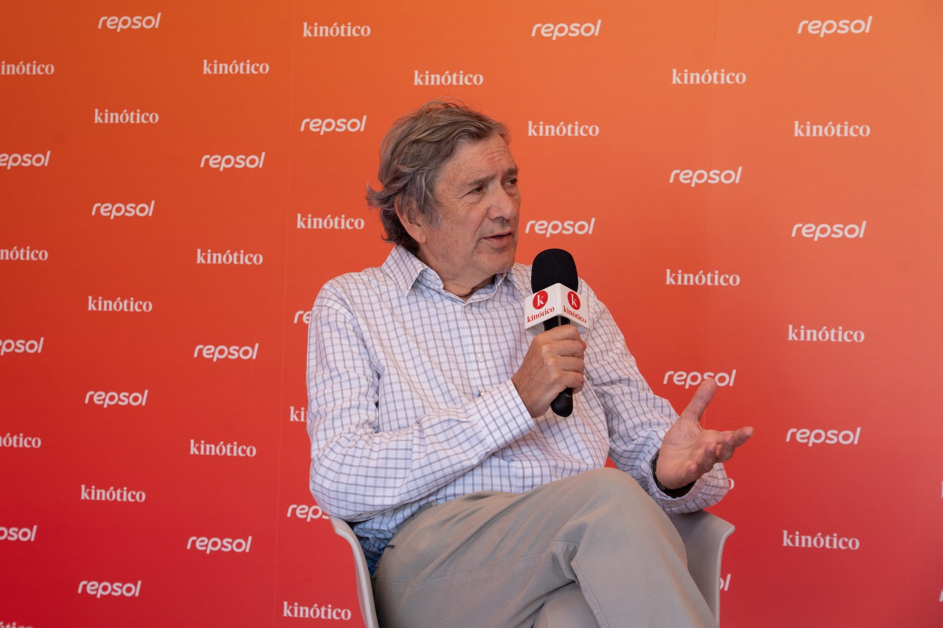 El productor y director Gerardo Herrero en el set de Kinótico en San Sebastián en septiembre de 2026