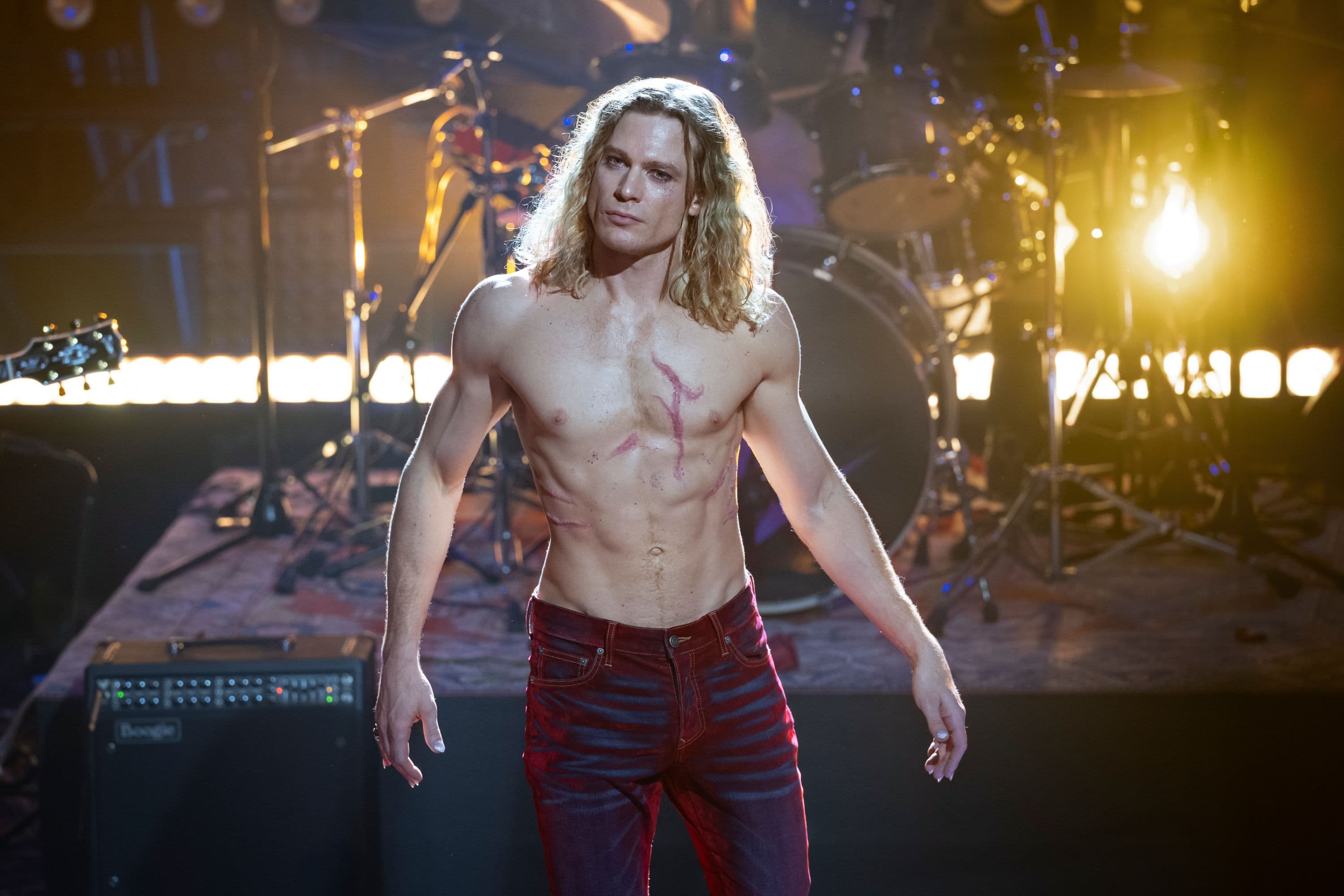 El actor Sam Reid en un fotograma de 'El vampiro Lestat', tercera temporada de 'Entrevista con el vampiro'