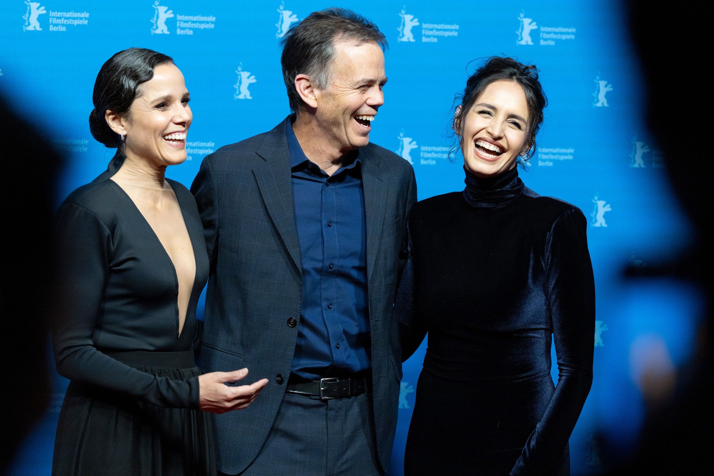 Francisca Alegría, Andrés Wood y Fernanda Urrejola, showrunners de las serie 'La casa de los espíritus', a su paso por el Festival de Berlín en febrero de 2026