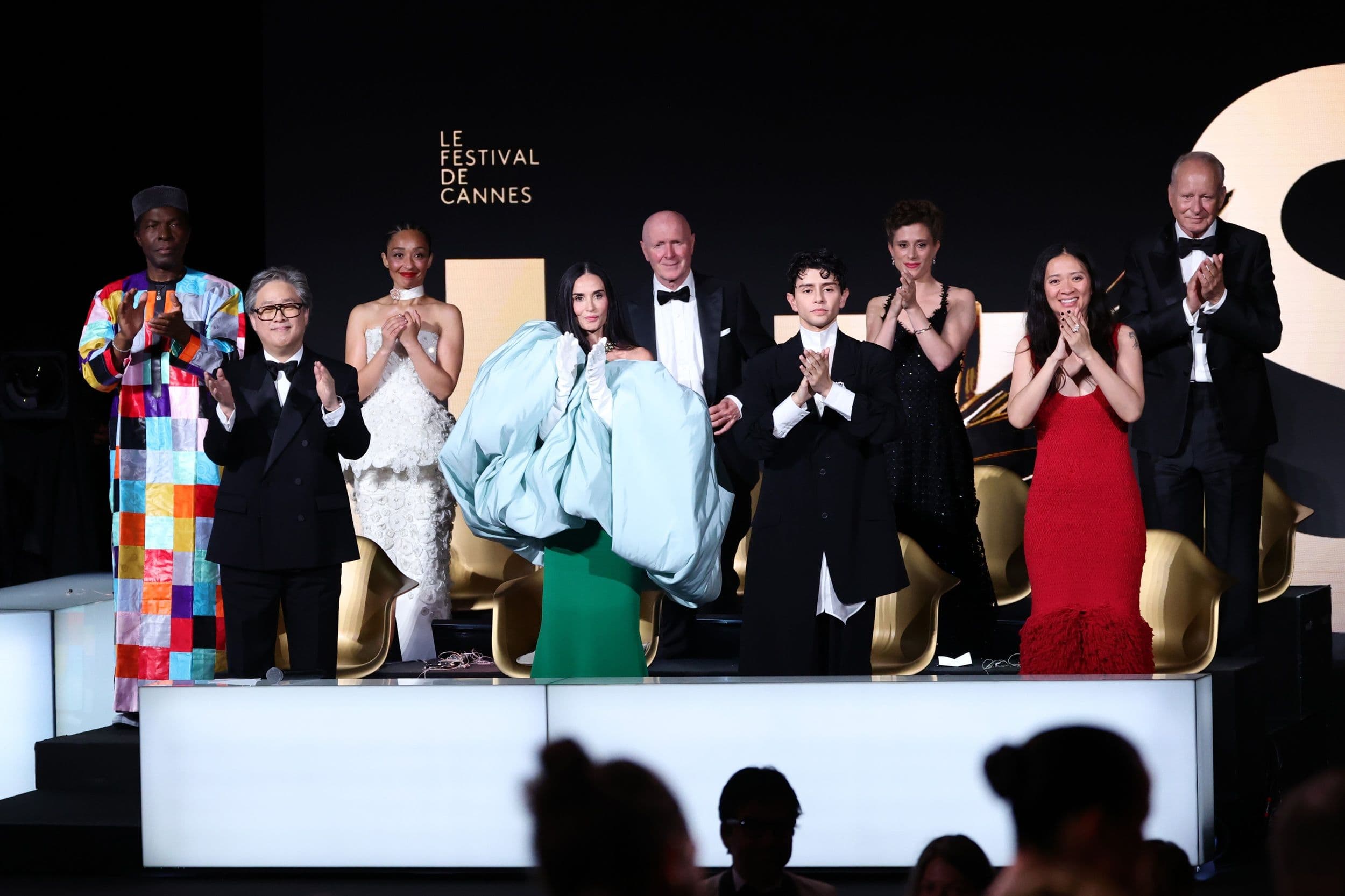 Isaach de Bankolé, Park Chan-wook, Ruth Negga, Demi Moore, Paul Laverty, Diego Céspedes, Laura Wandel, Chloé Zhao y Stellan Skarsgård, jurado de la 79 edición del Festival de Cannes en la ceremonia de clausura