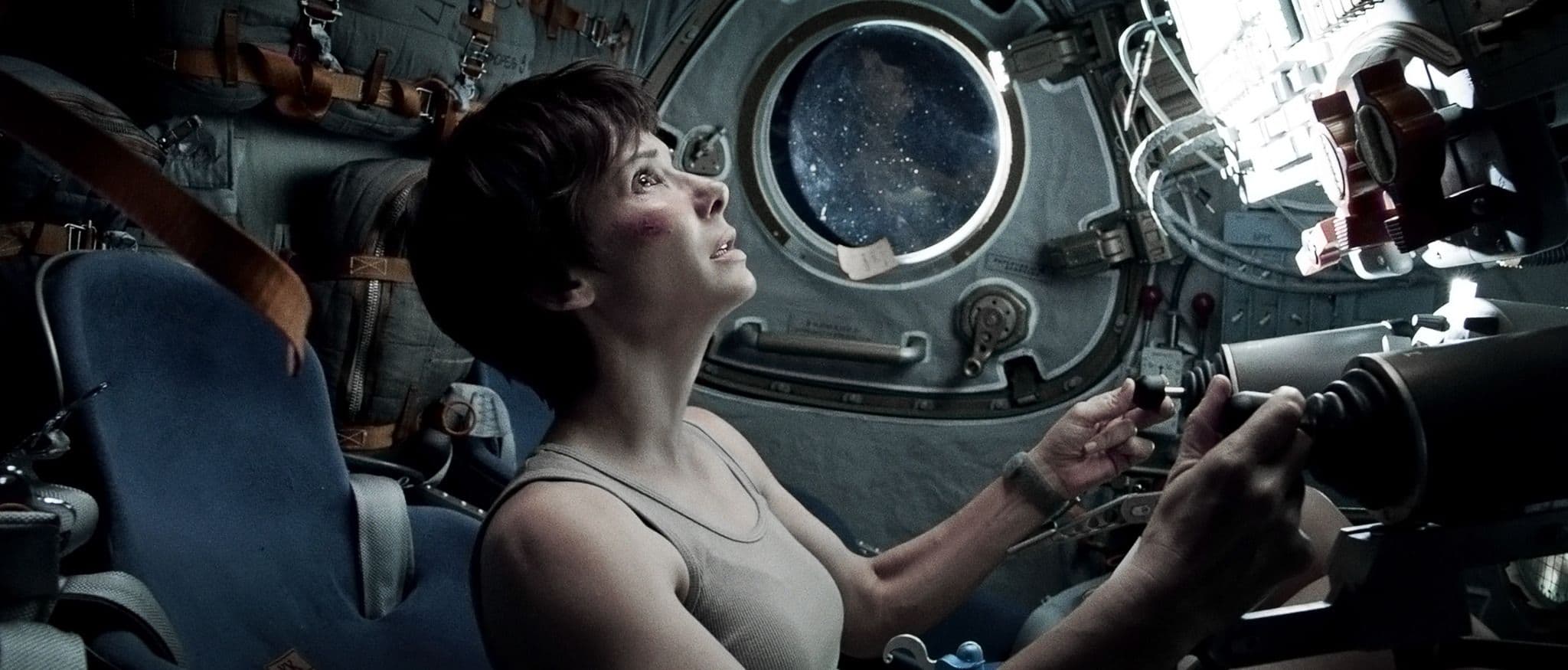 Sandra Bullock en una imagen promocional de 'Gravity' de Alfonso Cuarón