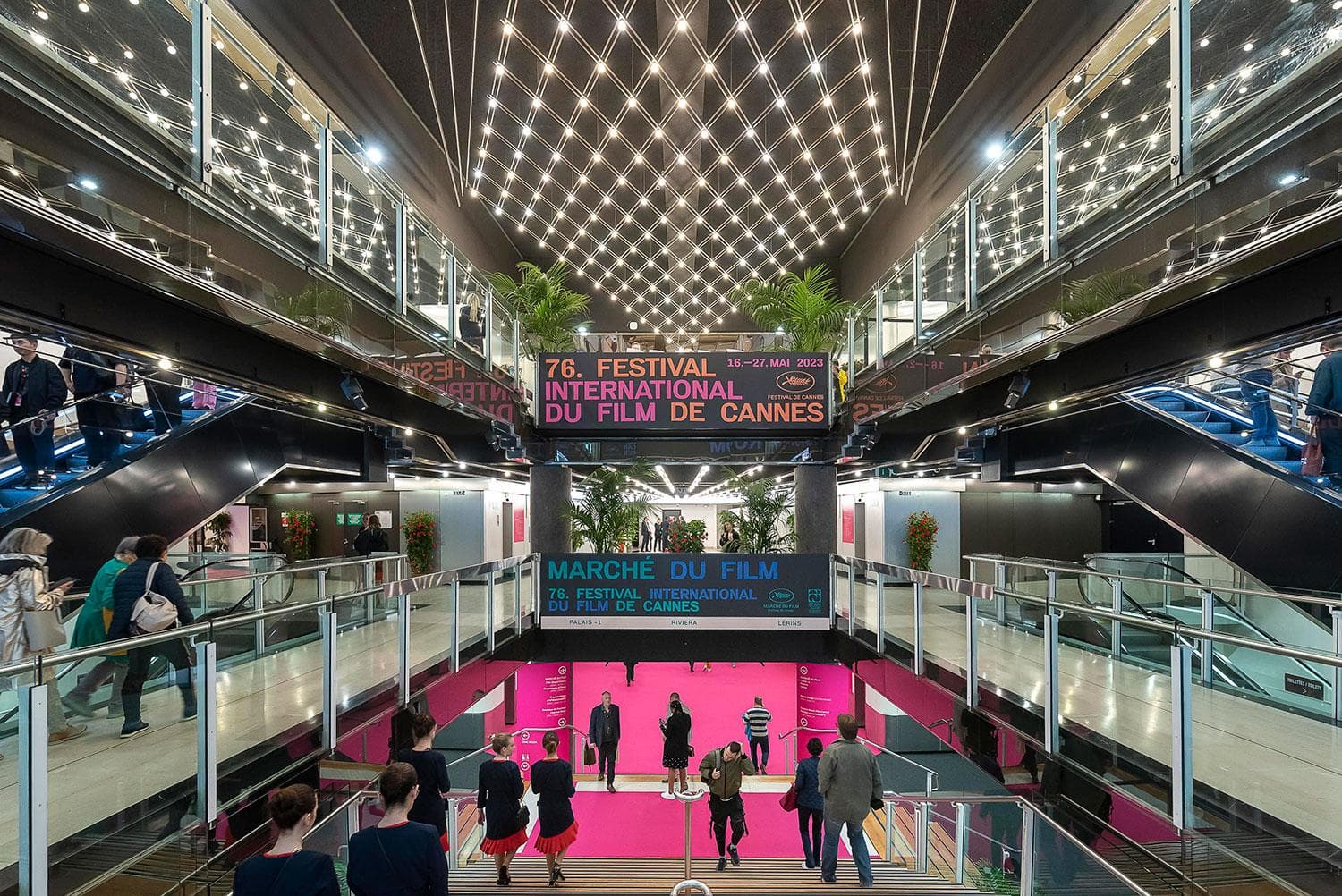 Panorámica de una de las entradas del Marché du Film del Festival de Cannes en su edición de 2023