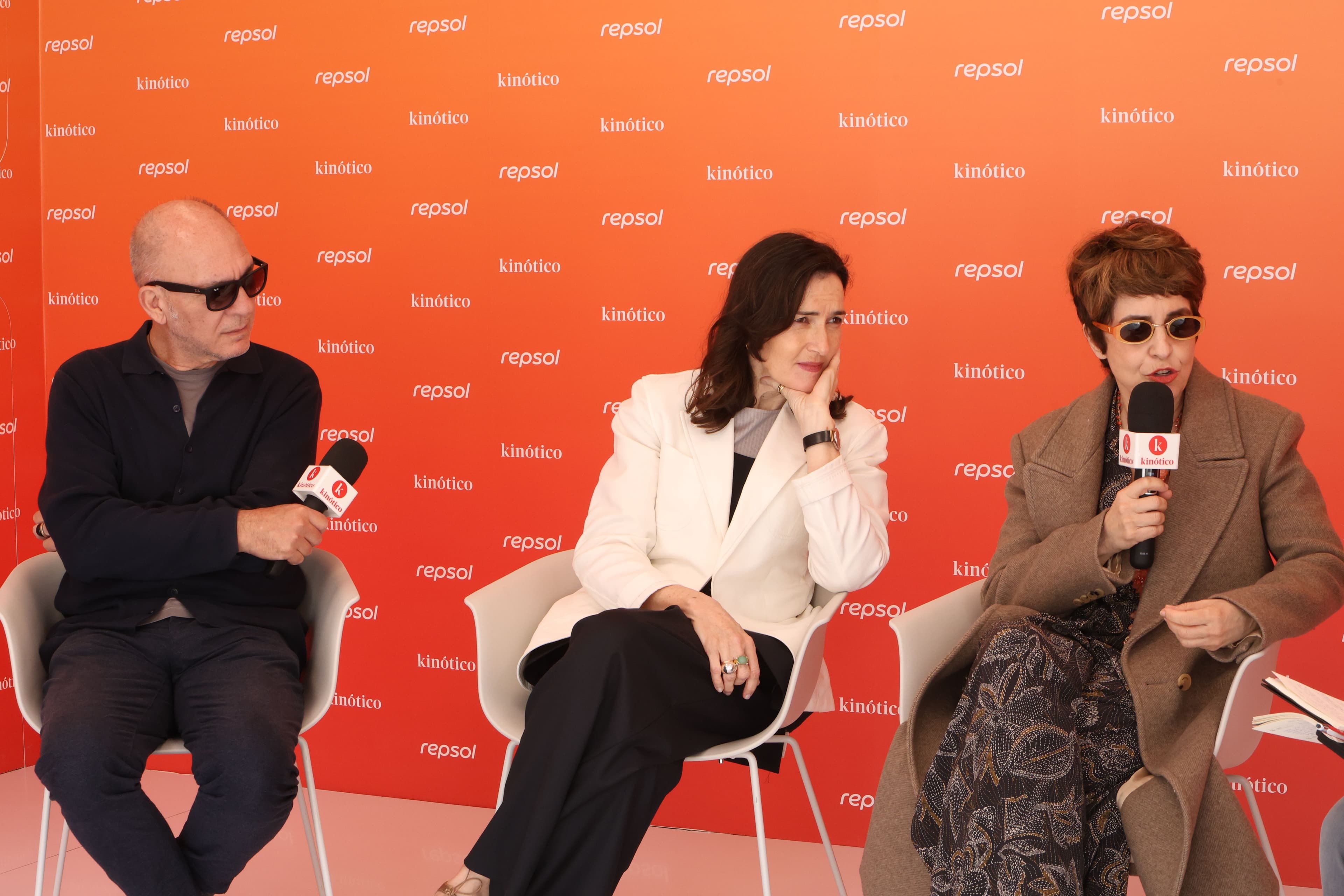 La directora Ángeles Gonzalez Sinde con los protagonistas de su película 'Después de Kim', Adriana Ozores y Darío Grandineti, en el Festival de Málaga