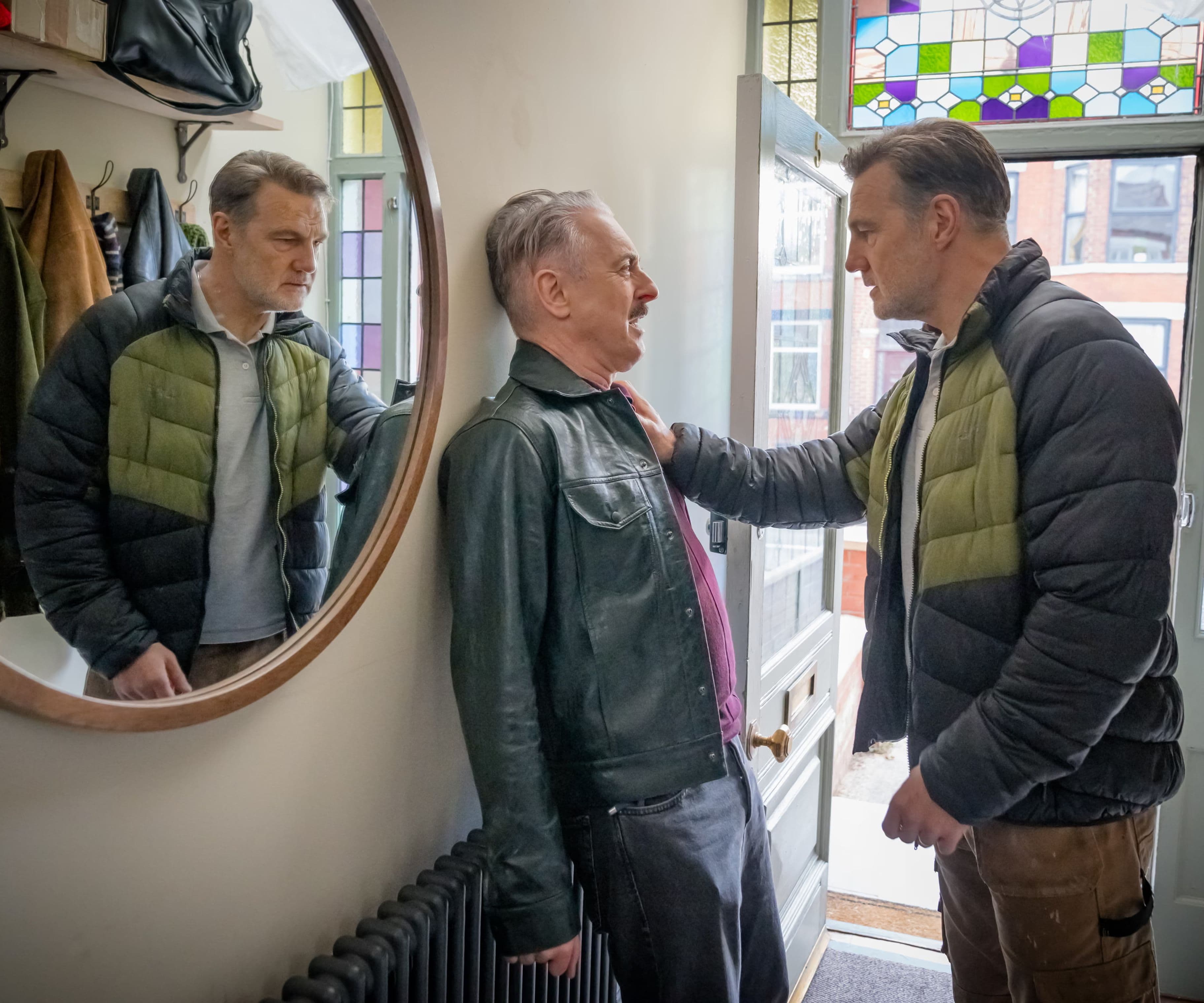 Alan Cumming y David Morrissey en un fotograma de la serie británica 'Tip Toe' (2026), creada por Russell T. Davies