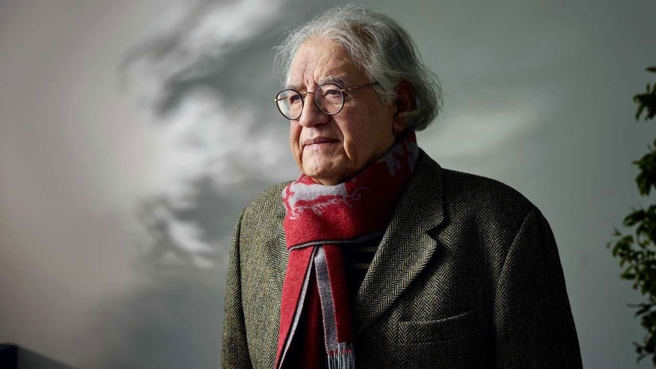 El director chileno Patricio Guzmán posa en una foto de archivo tomada en el año 2023