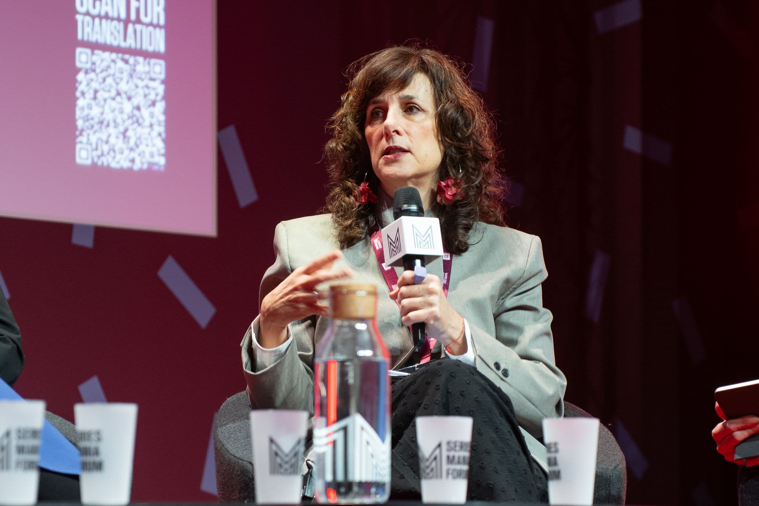 La productora Mariela Besuievsky (Tornasol Media) durante la ponencia Global audiovisual alliances: the new deal en Series Mania 2026