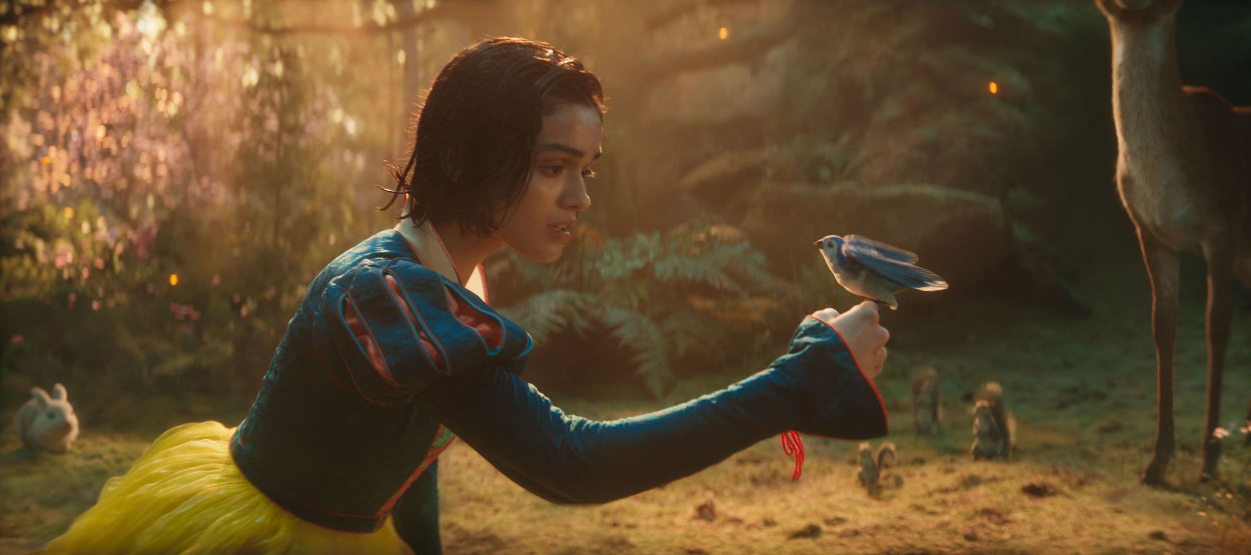 Fotograma promocional de 'Blancanieves', el remake dirigido por Marc Webb y protagonizada por Rachel Zegler