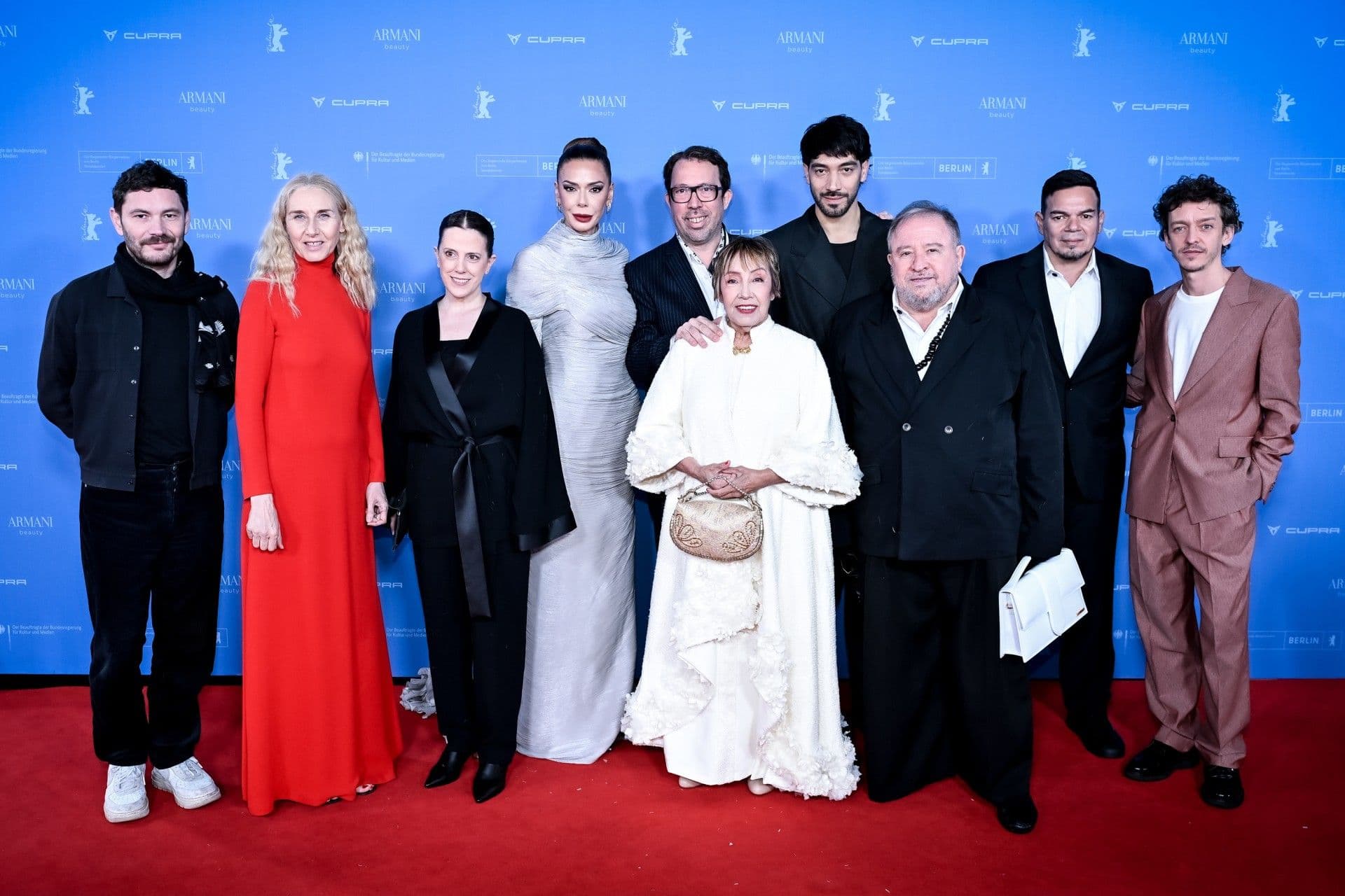 Marcelo Martinessi y el equipo de 'Narciso' en el estreno de la película en el Festival de Berlín