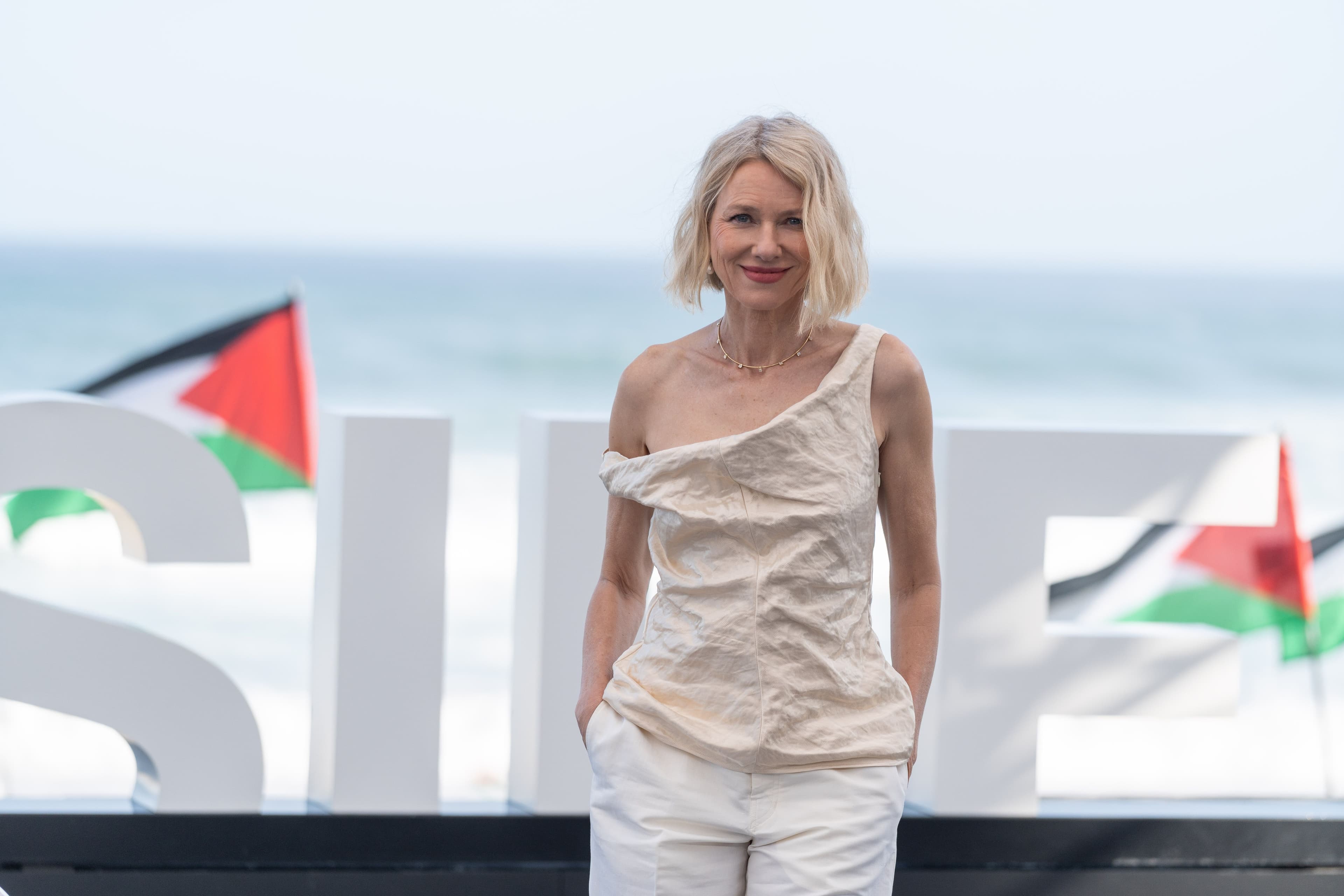 La actriz británica Naomi Watts posa en el photocall de 'The Housewife' durante el Festival de Cine de San Sebastián, en septiembre de 2026