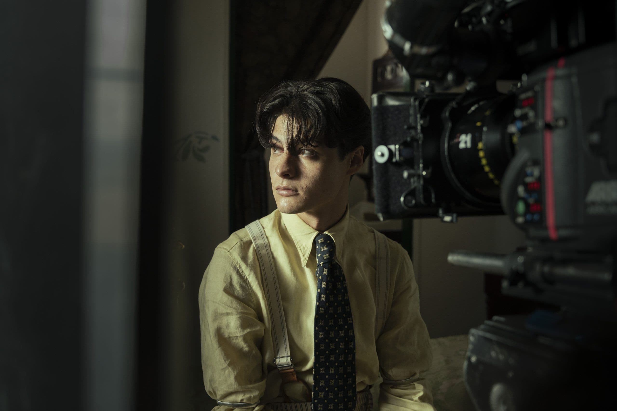 El actor Milo Quifes, en una fotografía de rodaje de la película 'La bola negra'