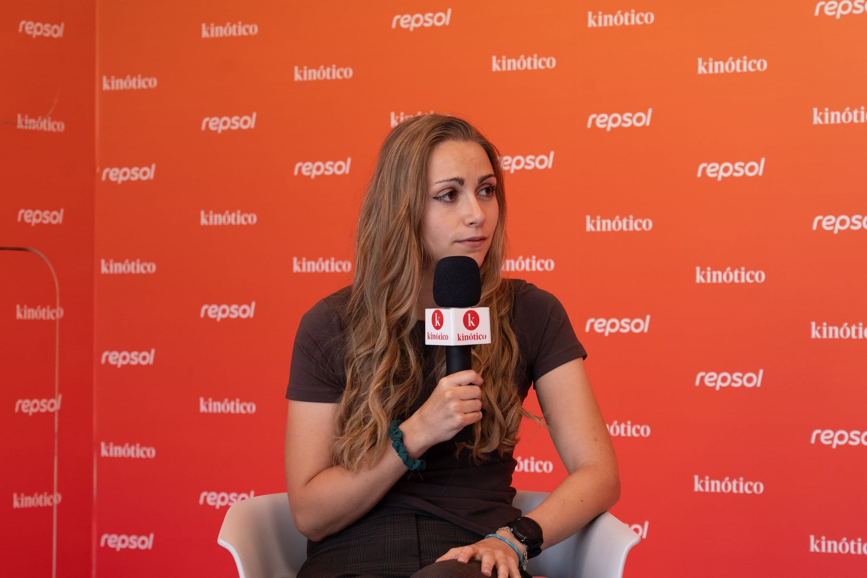 La compositora Beatriz López-Nogales, en el set de Kinótico en el Festival de San Sebastián 2026