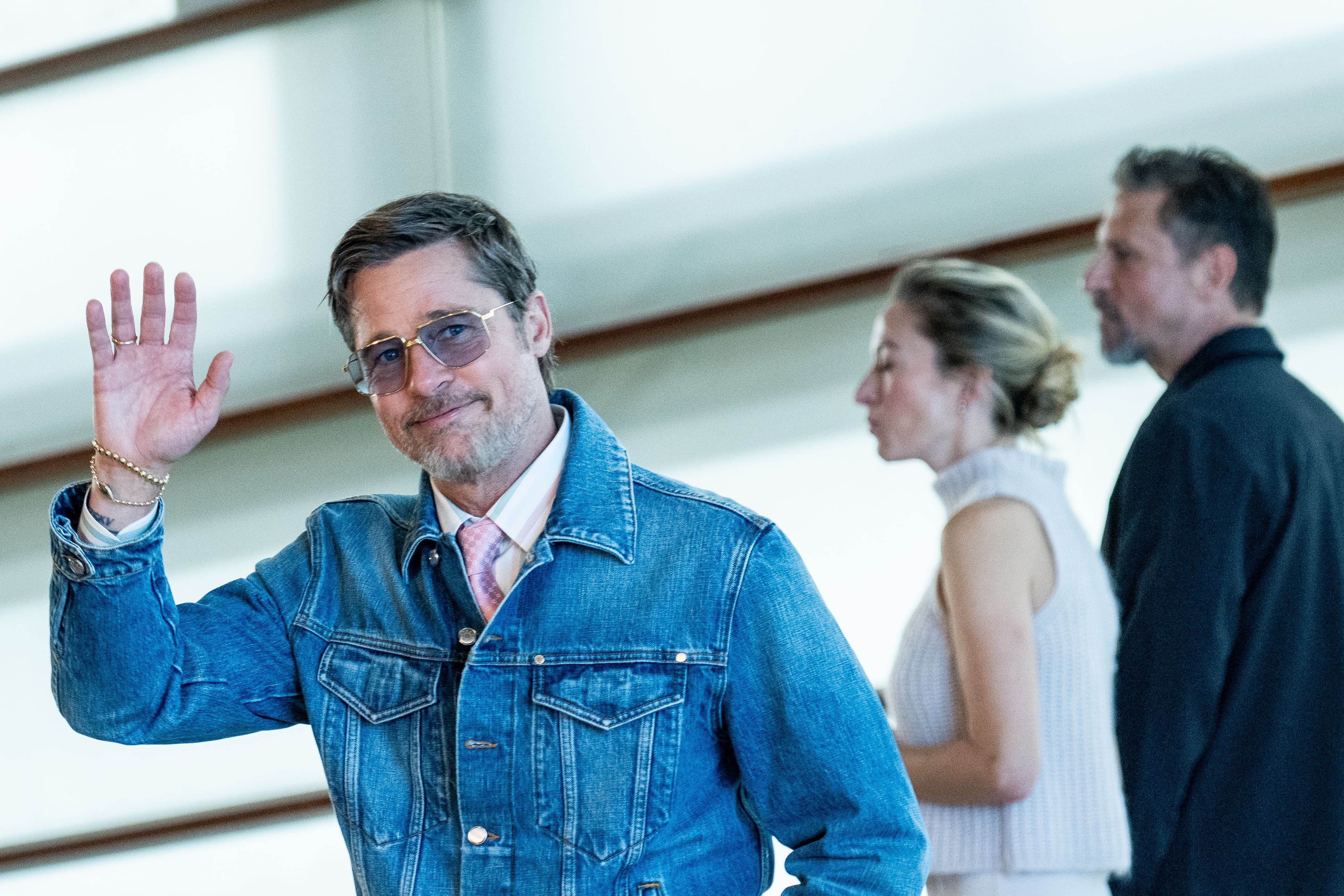 El actor estadounidense Brad Pitt atiende a la prensa durante el photocall de la película 'En el corazón de la bestia', de David Ayer, durante el Festival de San Sebastián, en septiembre de 2026