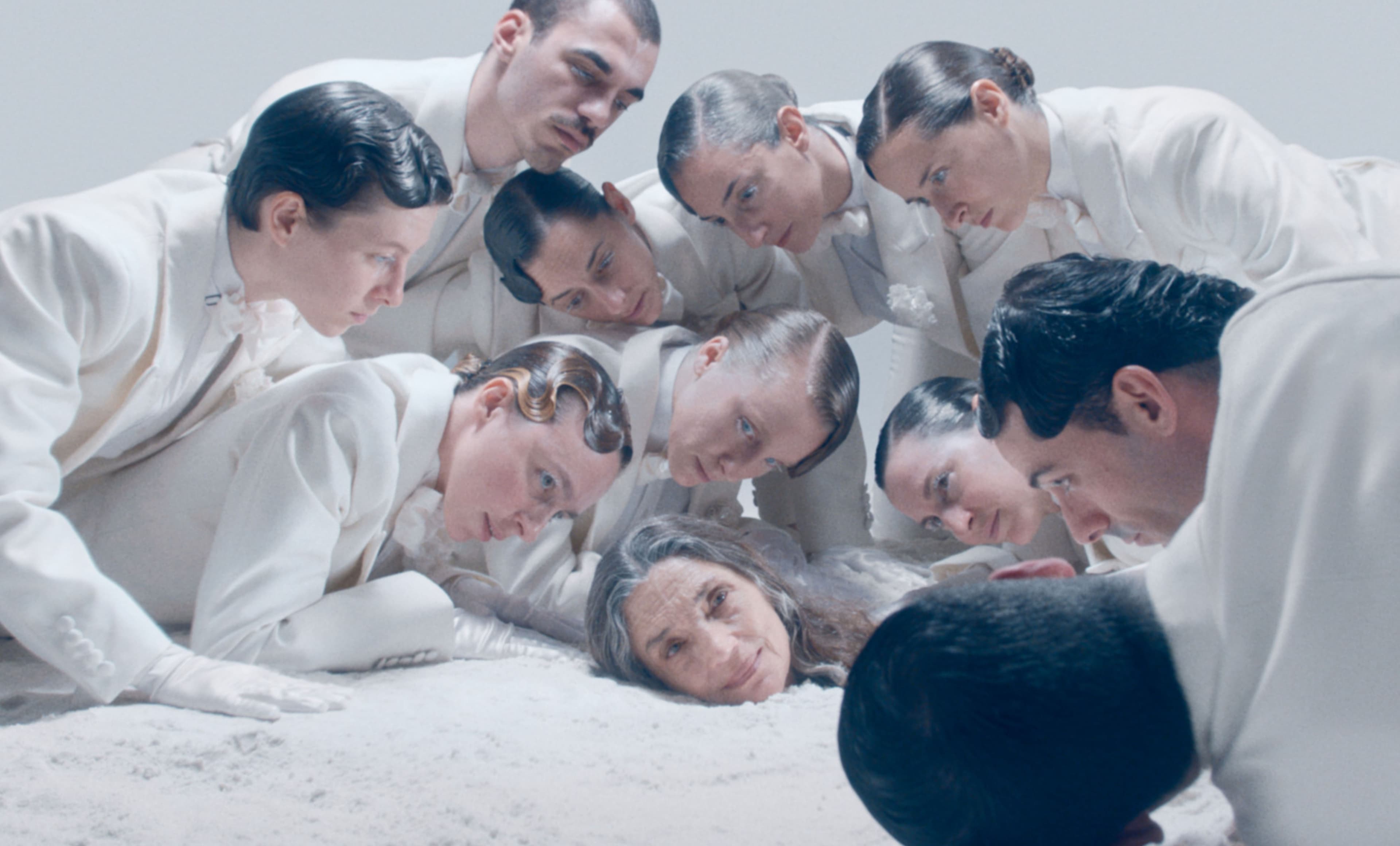 Fotograma de 'Polvo serán', película de Carlos Marqués-Marcet protagonizada por Ángela Molina