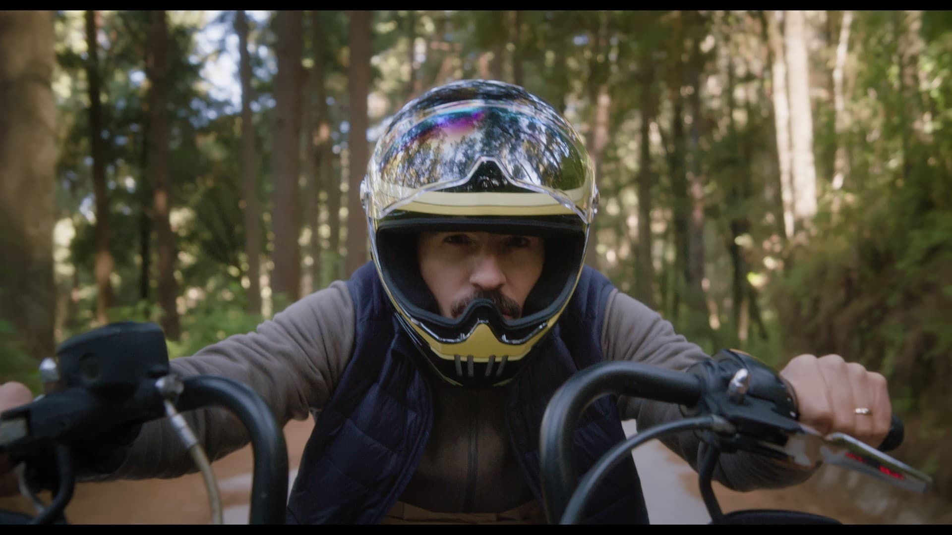 Mauricio Ochmann en un fotograma de ‘A toda madre', de Salvador Espinosa