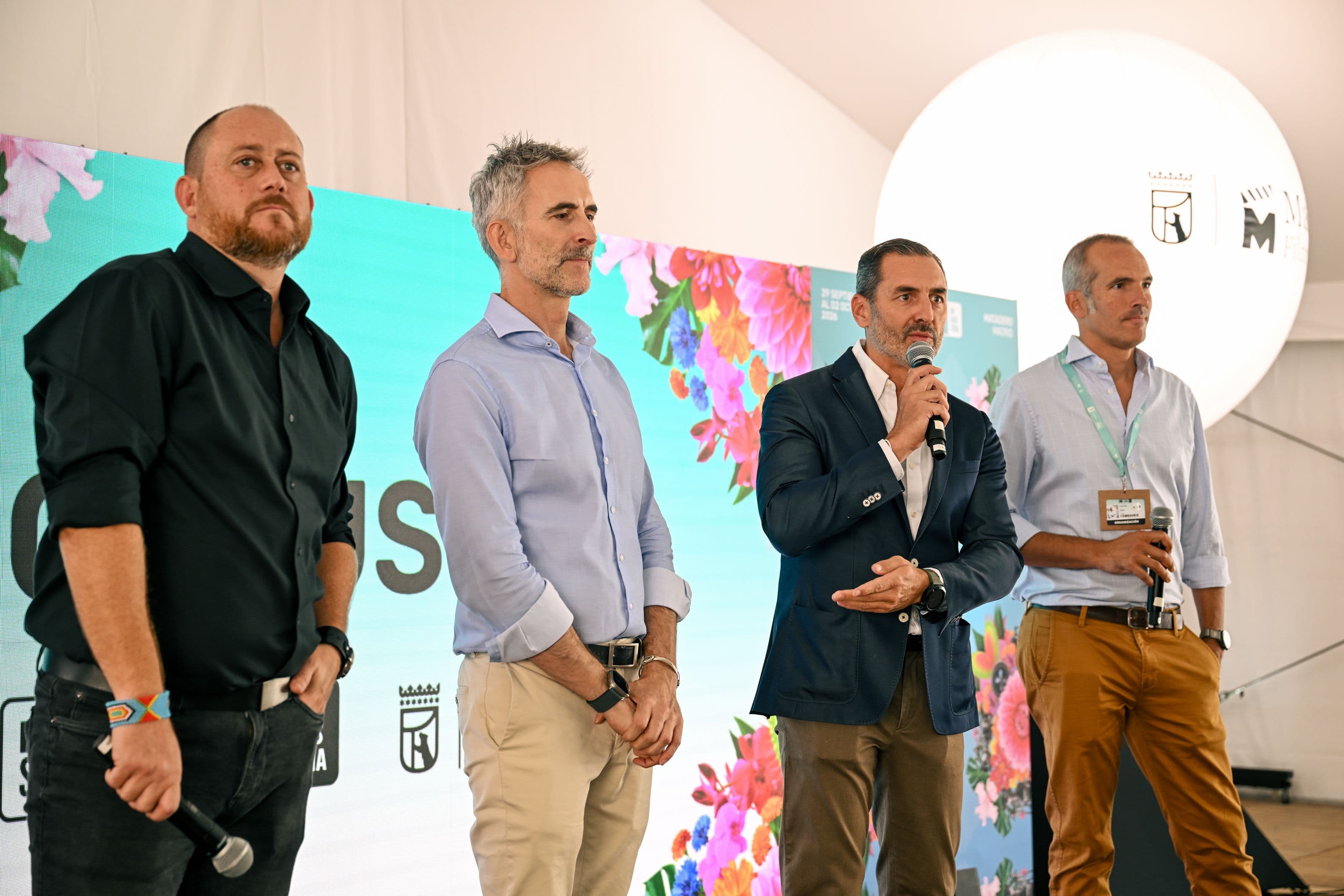 Samuel Castro (primero de izda. a dcha.) y Juan Alía (cuarto) durante el acto de clausura del evento Iberseries & Platino Industria, en septiembre de 2026