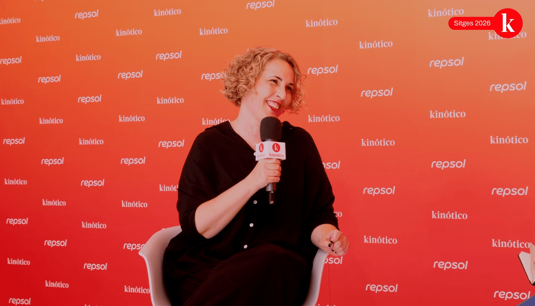Carlota Pereda presente 'Found Alive' en el set de Kinótico en el Festival de Sitges 2026