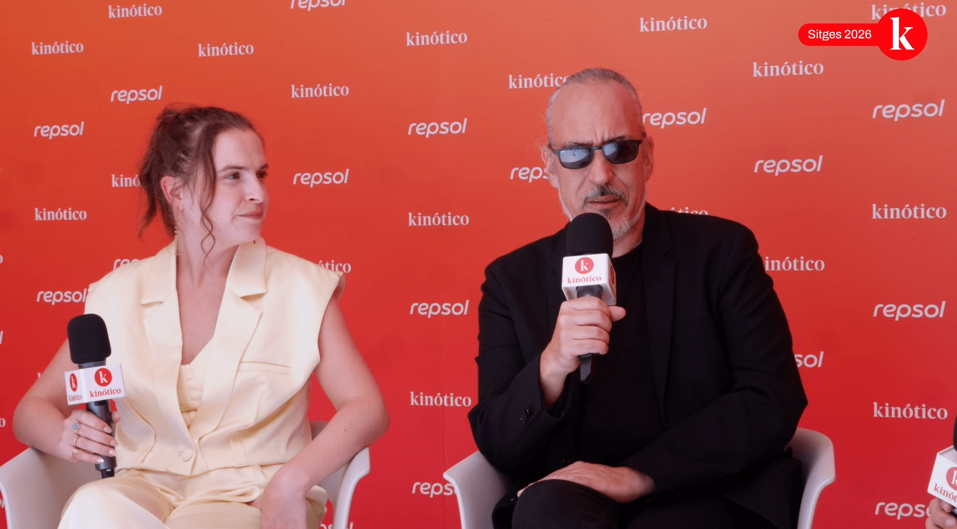 Pauline Brisy y Óscar Martín presentan 'Upiro' en el set de Kinótico en el Festival de Sitges 2026