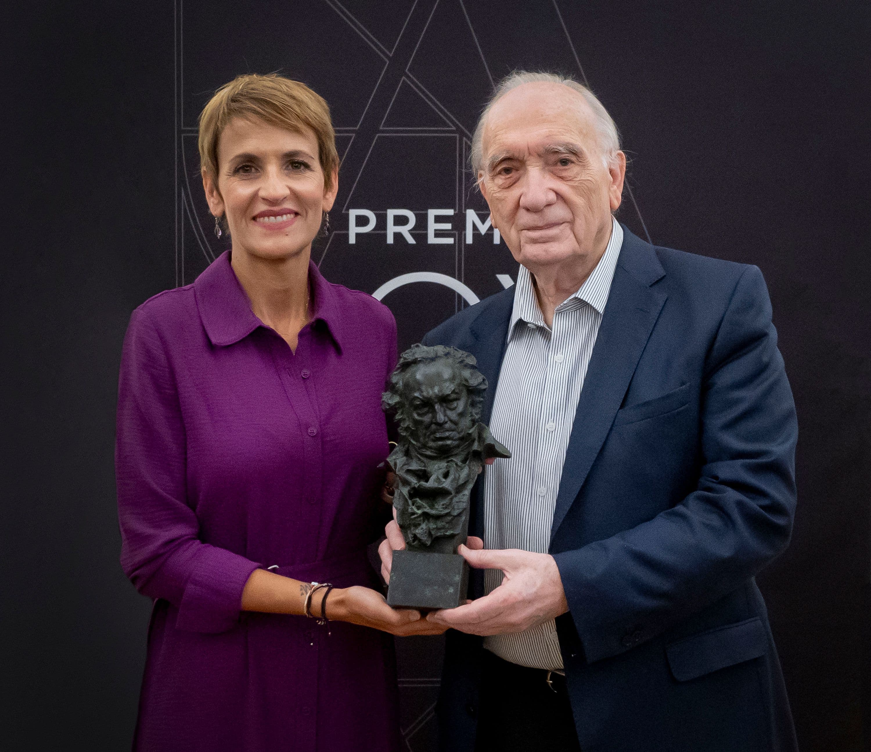 La presidenta de la Comunidad Foral de Navarra, María Chivite, y el presidente de la Academia de Cine, Fernando Méndez-Leite, en el anuncio de Pamplona como ciudad que acogerá los Premios Goya 2027