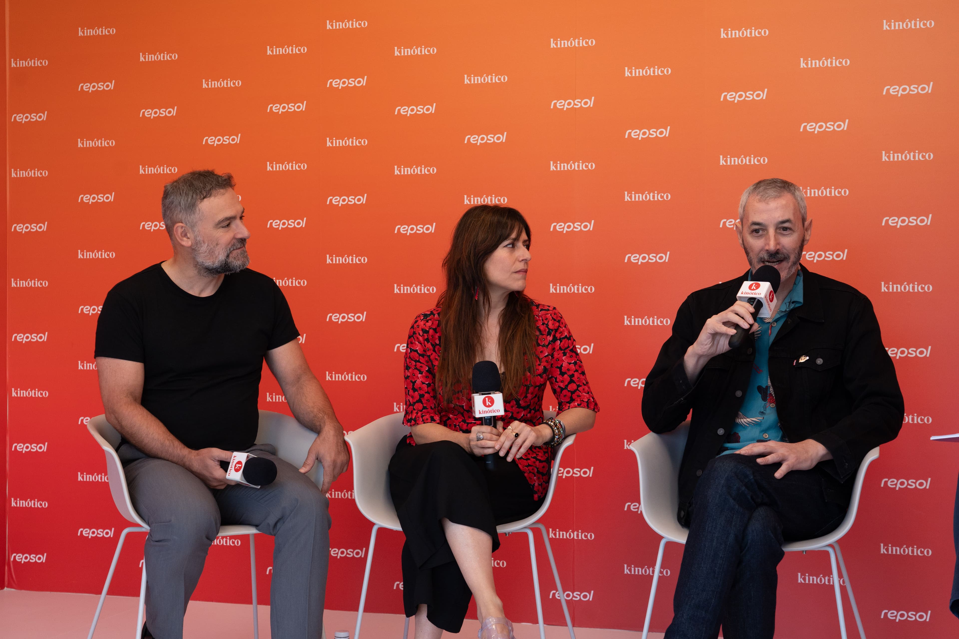 El director Igor Legarreta y los protagonistas de su película 'Las ciegas hormigas' en el Festival de San Sebastián 2026